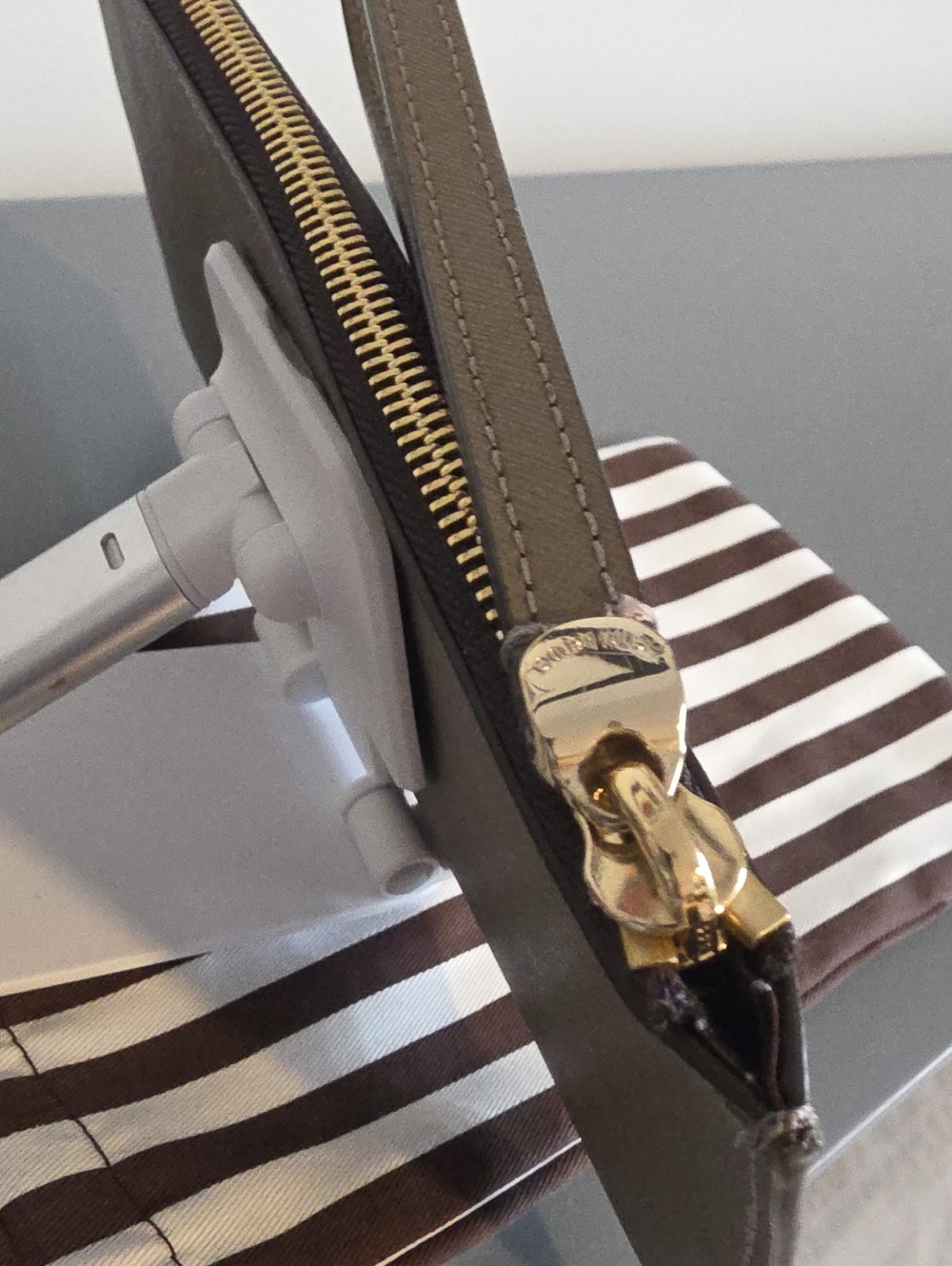 HENRI BENDEL NEW YORK NWOT Taupe Saffiano Wristlet/Clutch with Dust Bag - Picture 5 of 11